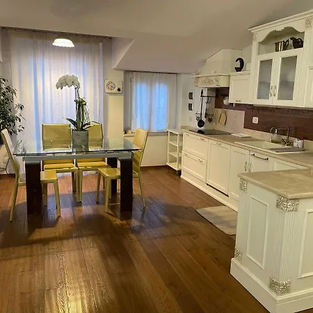 Charming House- Centro Apartmán
